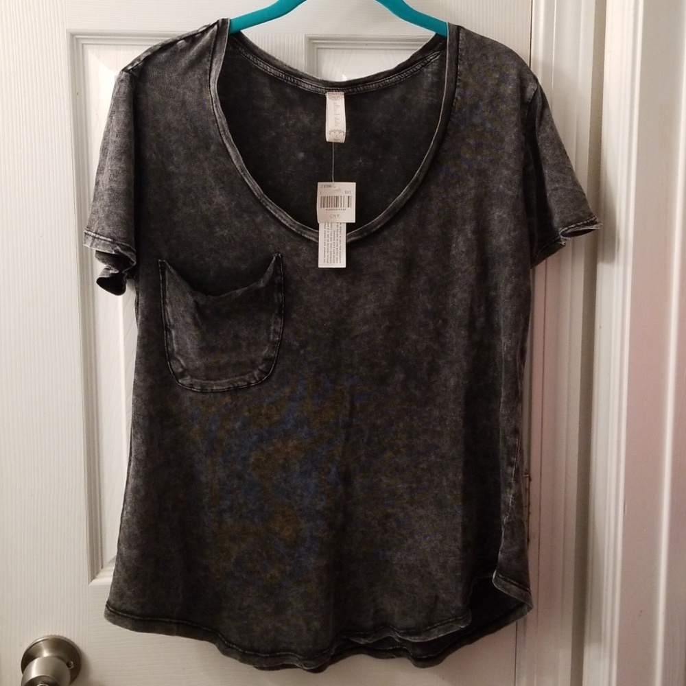 NWT. V-neck tshirt